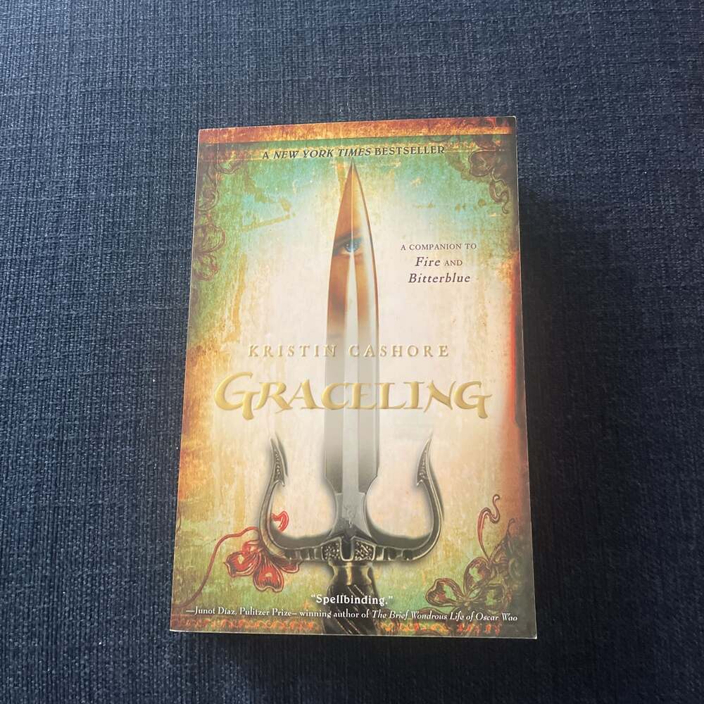 Graceling by Kristin Cashore, Paperback